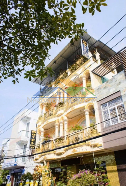 Nhà đẹp – giá tốt – chính chủ cần bán căn khách sạn đẹp...