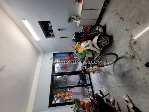 Bán nhà gia lâm, 50m, 4 tầng, nhỉnh 4 tỷ. dân xây, ô tô ngủ trong nhà.