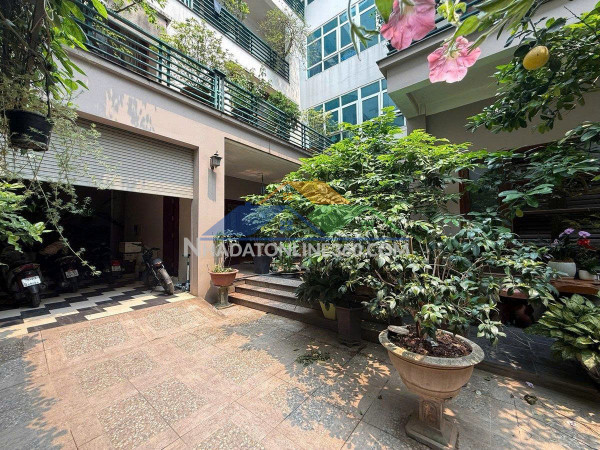 Lạc long quân, dinh thự view hồ tây, tài sản giữ giá bền vững
bán biệt thự lạc long quân, tây hồ – 272m², mặt tiền 15m, view hồ tây, giá 65 tỷ có thương lượng