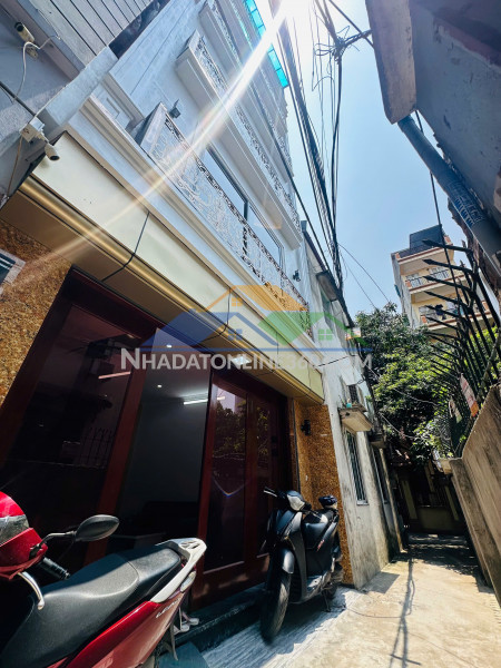 Nhà đẹp  xây mới cứng- full nội thất đẹp long lanh-6 tầng thang máy êm ru -khách chỉ việc sách vali đến ở