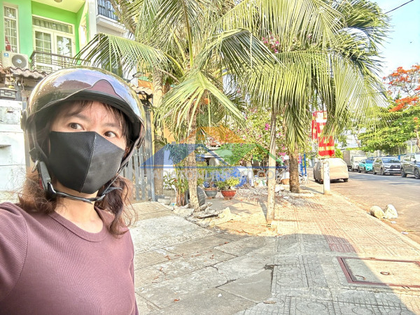 Bán nhà đ.tôn thất thuyết- 2 mặt tiền- xe hơi ngủ trong nhà- lưu thông khánh hội - bến vần đồn- gần trường đại học nguyễn tất thành.