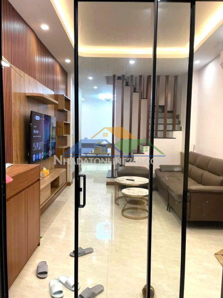 Cho thuê nhà ngõ đội cấn 40m2 x 4 tầng, 5 ngủ, 16.5 triệu vào ngay