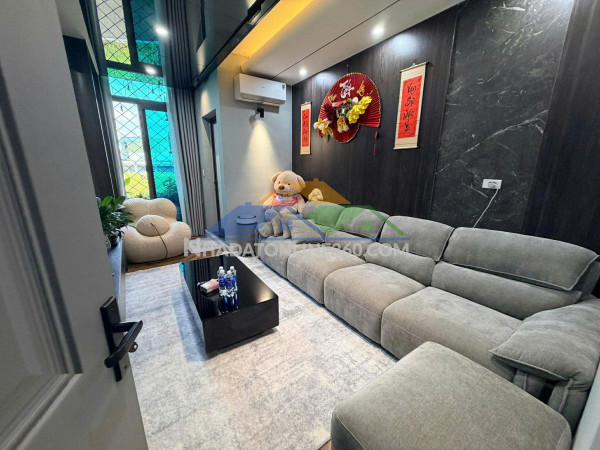 Nhà đẹp ở ngay – 2 thoáng trước sau – vài bước ra hồ gươm – trung tâm lò đúc