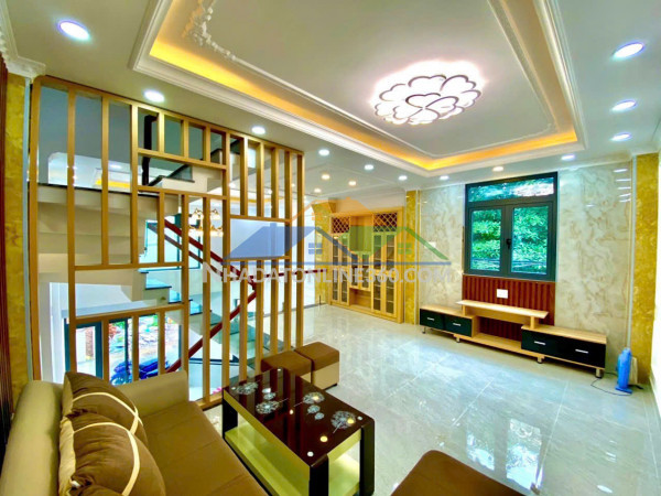 Chính chủ bán nhà 4 lầu dtsd 200m2 góc 2 mặt tiền hxh đường cây keo
