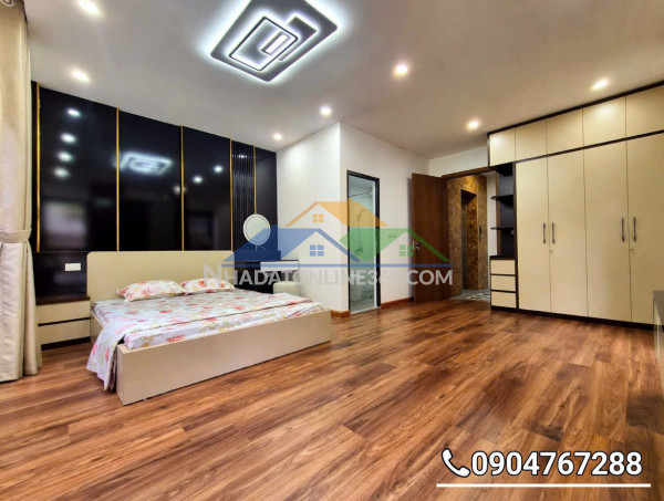 Hơn 12 tỷ nhà hồ tây, trích sài: 70m2 - ngõ thông kinh doanh - sát hồ tây