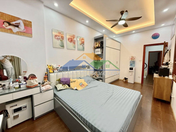 Bán nhà lê đại hành, 25m2, 5 tầng 3 phòng ngủ, mặt tiền 3.3m, giá nhỉnh 8 tỉ, ngõ rộng thoáng