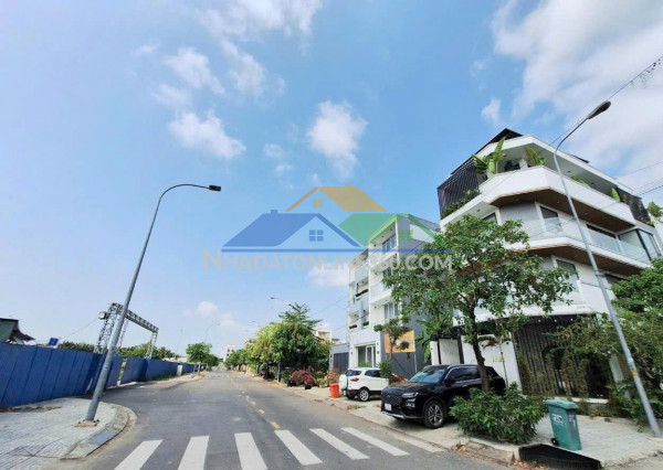 Đất nền đào sư tích, 108m2, giá 6.85 tỷ, sổ riêng, xây dựng tự do