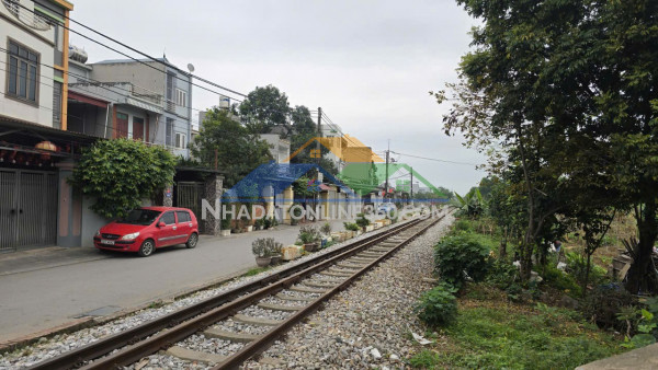 Bán gấp nhà 84m2. mặt tiền 5,6m tại tổ 24 thị trấn đông anh. giá 11 tỷ, ôtô morning qua nhà