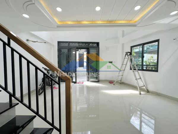 Phân lô,vỉa hè,không quy hoạch,đức diễn,thang máy,kinh doanh,dt:50mx5t,12ty