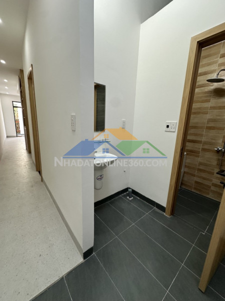 Nhà cấp 4 kiệt ô tô cách mạng tháng 8, 51m², giá 3.35 tỷ, mới 100%
