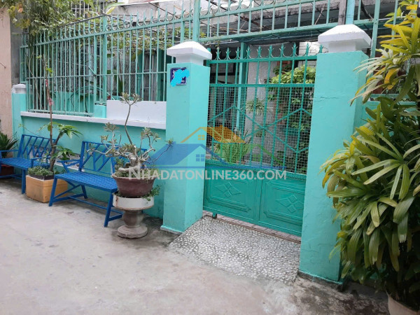 Bán đất tặng nhà c4 khu chợ đêm hùng vương - nha trang
dt: 131m², ngang 6,3m 
- 
giá bán : 160tr/m ~ 20 ty