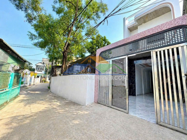 Bán nhà 2 tầng biên hòa,shr đường xe hơi,gần bv singmark,chợ bến gỗ