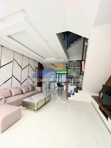Đất làng đại học, xây tự do 7 tầng,10x20m, 18.3 tỷ