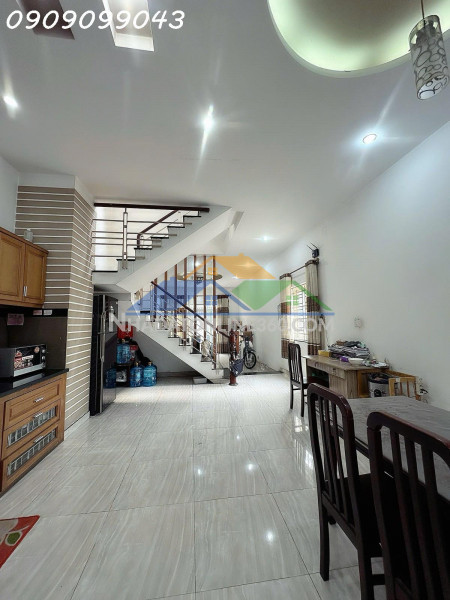Nhà hiếm 2 căn – gần cầu vượt quang trung