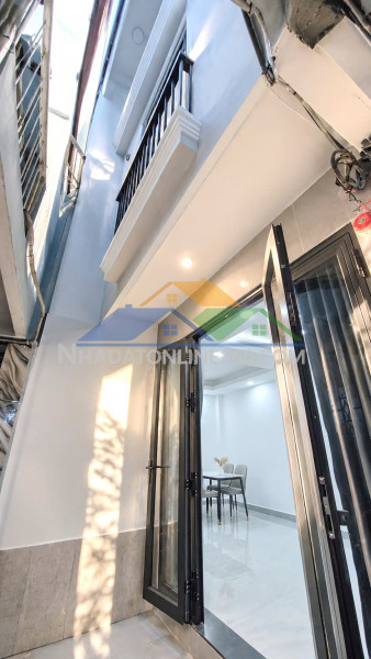 Nhà mới 2 lầu sân thượng hẻm 152 hưng phú p8q8 p.chánh hưng