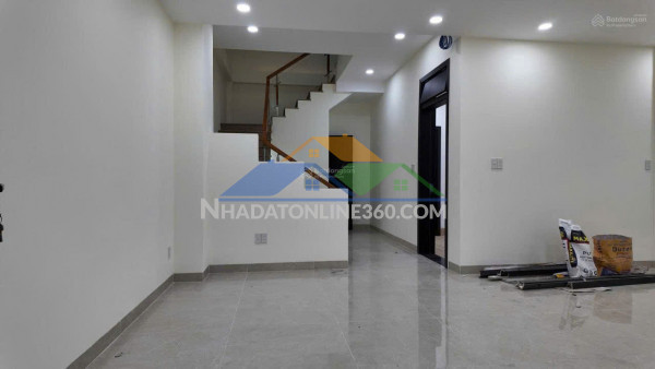 Bán nhà 3 tầng nguyễn thiện thuật sát chợ đêm * cách biển trần phú : 250m *
-giá : 12 tỷ - lh: 0905.724.084 ngọc bích land
