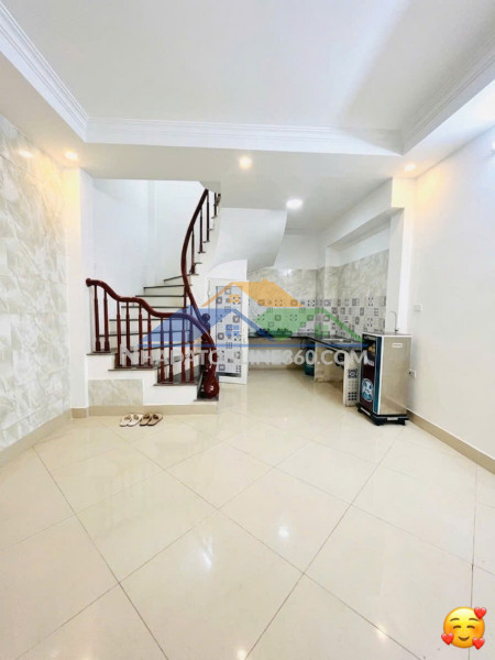 Cho thuê nhà ngõ 96 đại từ, 30m2 x 5 tầng, 3 ngủ, 10 triệu