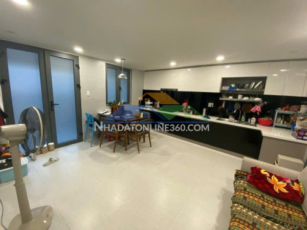 Chỉ 8.7 tỷ có nhà 5 lầu hxh tránh nguyễn thái sơn ngang 6m 68m2 gần vincom phan văn trị.