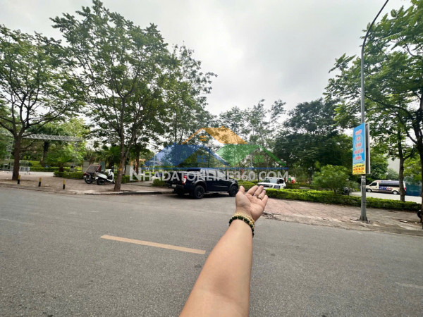 ???? long biên giờ toàn đất 1x tỷ/m2…
mà vẫn còn lô 68m² ô tô vào đất chỉ nhỉnh 8,x tỷ? ????