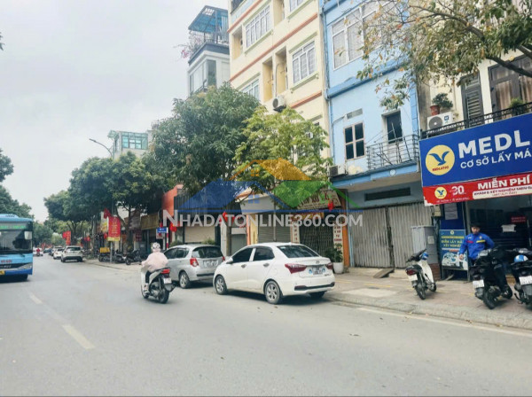 Chính chủ cần bán gâp đất mặt phố thạch bàn 38m2 mặt tiền 3.5m  vi trí cực hiếm . một lô duy nhất còn sót lại không tim thấy lô thư 2 ạ