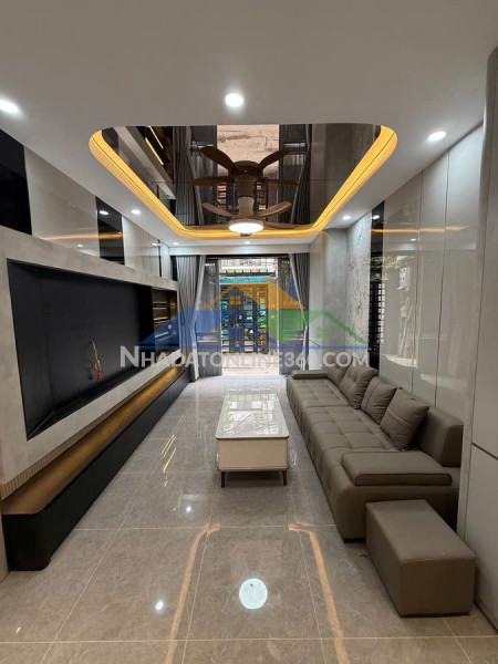 Bán gấp nhà quan nhân 38m2, 5 tầng chắc chắn, nội thất xịn. giá cực tốt: 11 tỷ