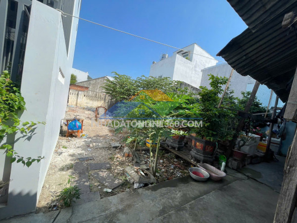 Bán nhanh lô đất hẻm trần phú - vĩnh nguyên - nha trang ( thuộc phường nha trang mới ) - cách biển chỉ vài trăm m - 
dt : 60m2 ngang 4,2m - 
giá 2,7 tỷ - 

lh