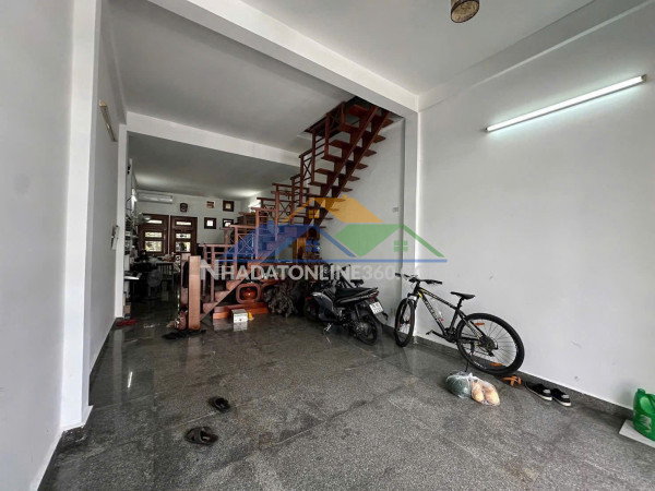 Bán khách sạn – hẻm 98 trần phú, lộc thọ (cũ), khánh hòa
 - diện tích: 71m²
 ,ngang: 5m - 
lh : 0905.724.084 - ngọc bích land