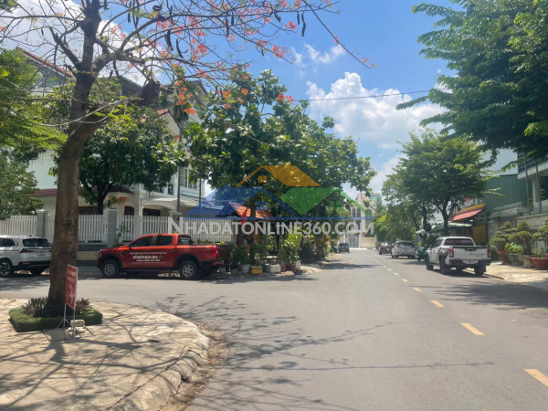 Cơ hội vàng sở hữu biệt thự 3 mặt tiền quận 2 , bình trưng...