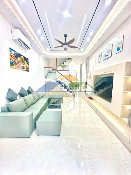 Bán nhà mặt tiền tự lập, .4; quận tân bình; (5,5*20m) trục cmt8