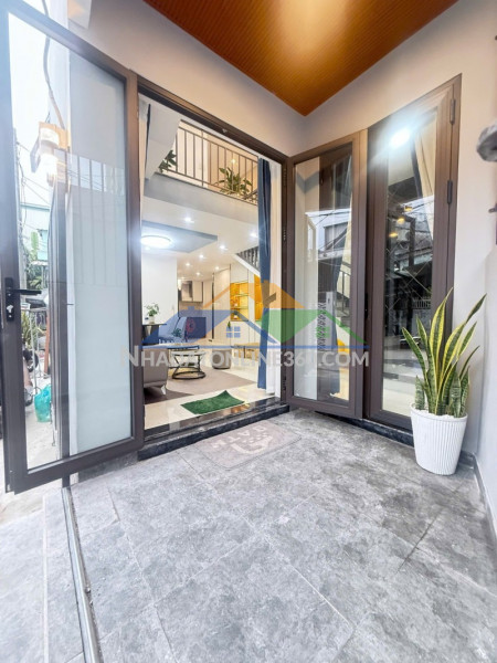 Bán nhà trưng nữ vương 49m2 giá 3.75 tỷ góc 3 mặt thoáng full nội thất