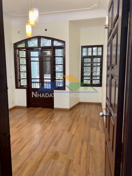 Bán gấp giá rẻ nguyễn văn linh 75m, 3 tầng, mặt tiền 6m, 7.8 tỷ long biên.