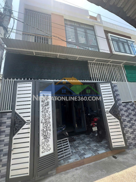 Bán nhà 2 tầng vĩnh hải sau lưng chợ, trường tiểu học , nha trang - 
diện tích: 52,6 m' ngang 5,5m - lh : 0905724084 ngoc bich land