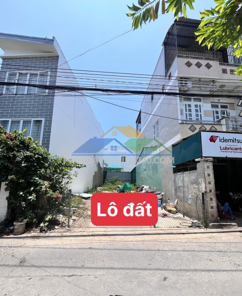 Nhà 2 tầng gần biển hẻm phú đức , tp nha trang -  dt: 55,6m (ngang 6,3m nở hậu 8m) - giá : 3tỷ950
lh : 0905 724 084 - ngọc bích land