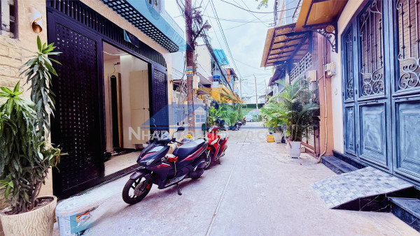 Nhà ga t3 gần trường chinh, emart 2, hẻm xe hơi, dt 50m2, 4 tầng + mái btct, gấp bán