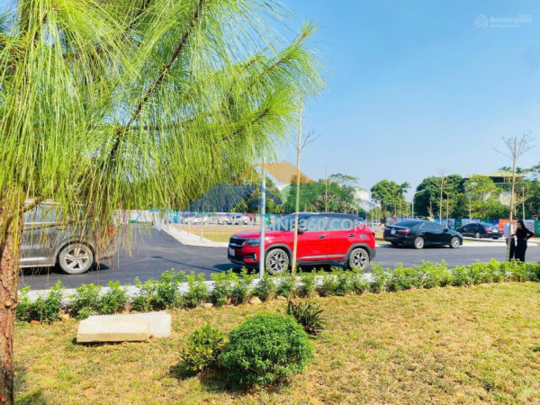 Cần bán nhanh đất trung tâm phú cát 100m² mt 8m ôtô tránh lõi cnc hòa lạc gần fpt dhqg, metro