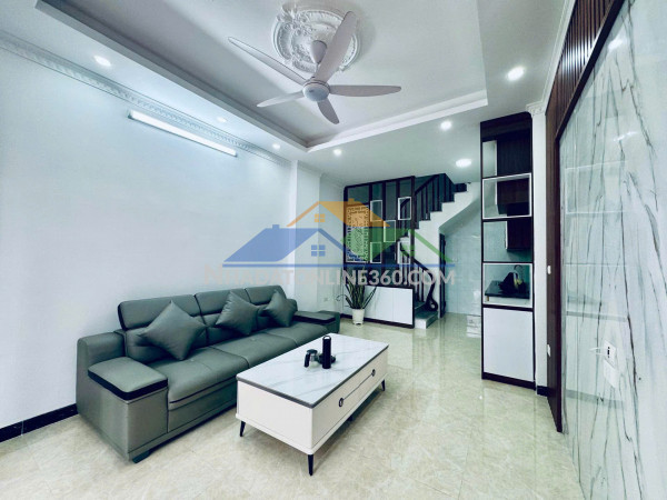 Bán nhà thạch bàn 5 tầng, ô tô đỗ cửa, tài chính hơn 6 tỷ