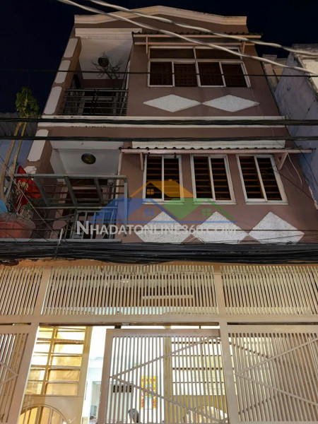 Mặt tiền víp - sát quận 1 -  kinh doanh đa ngành  - mặt tiền 1 mặt hẻm ôtô.