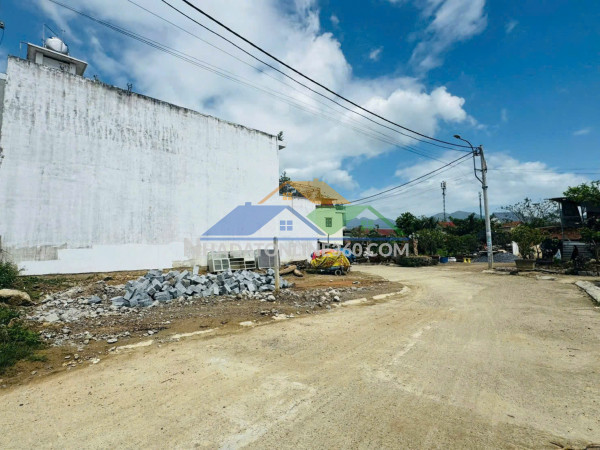 Bán lô góc 2 mặt tiền tđc bầu gáo sát sông cái thị trấn diên khánh