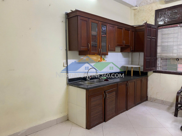 Cho thuê phòng tầng 1, diện tích 20m2 tại ngõ 5 hoàng quốc việt- nghĩa đô- hà nội.