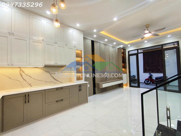 Nhà đẹp miếu hai xã 4 tầng ô tô đỗ gần nhà