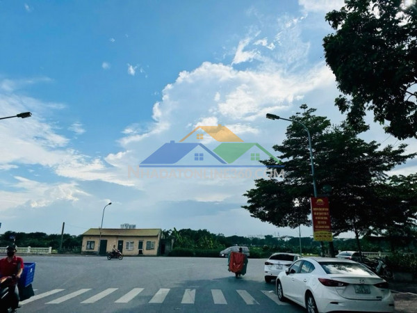 Bán đất mặt phố phúc lợi 83m2- lô góc 2 mặt tiền - vỉa hè siêu rộng– hơn 25 tỷ