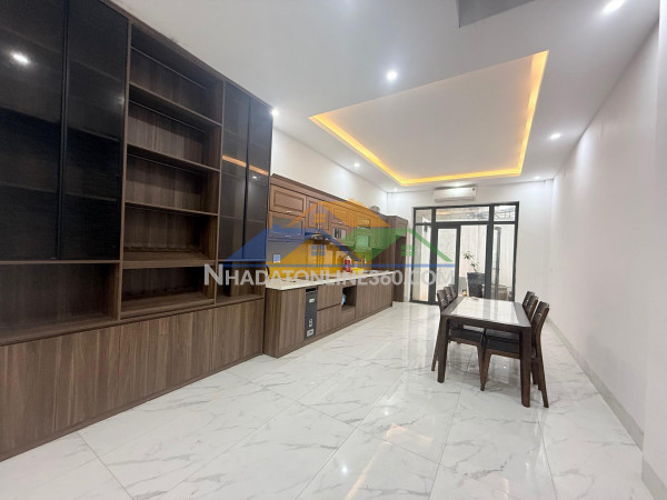 Siêu phẩm 4 tầng độc lập hàng kênh ngõ nông