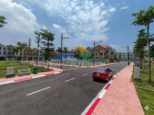 Gia đình em có quỹ đất gần 1000m², nay cắt bán từng lô 100m²...