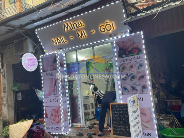 Sang tiệm nail mi gội đầy đủ đồ chỉ việc vào làm...