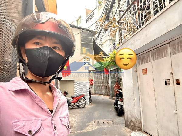 Nhà bán ngang 3.9m- đ.nguyễn tất thành- gần ngay mt xe hơi đ.đoàn văn bơ- thông ra trường bến vân đồn- giao thương với tôn đản và xóm chiếu.