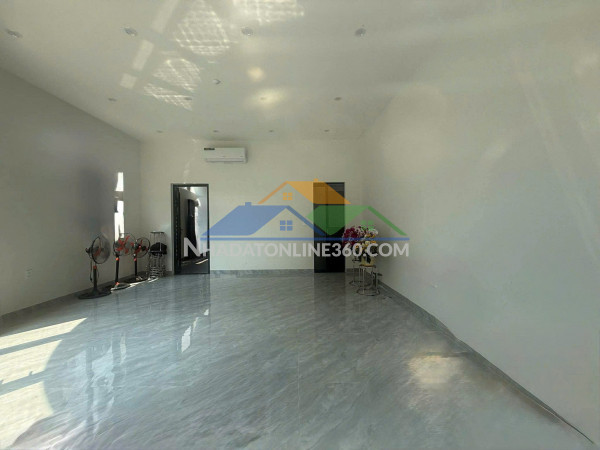 Bán nhà 3 tầng vị trí đẹp, khu dân cư đông đúc ngõ 122 phố...