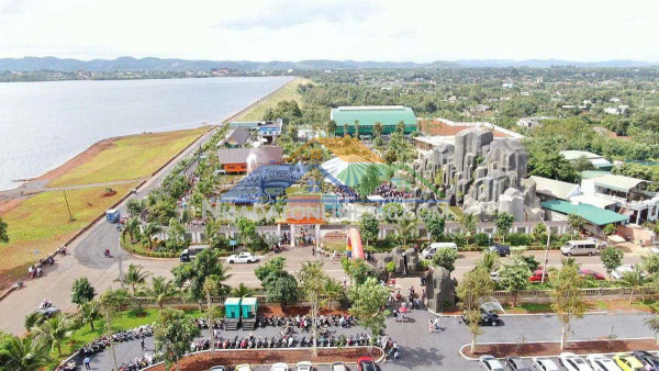 Nhà đẹp dư hàng - 3 tầng dân xây kiên cố - nhà đẹp ở ngay - trung tâm tiện ích - giá tốt
