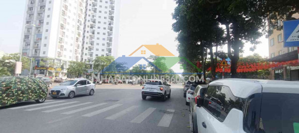 Bán biệt thự vinhomes riveside 176m2- 4 tầng - đẳng cấp đại gia-...