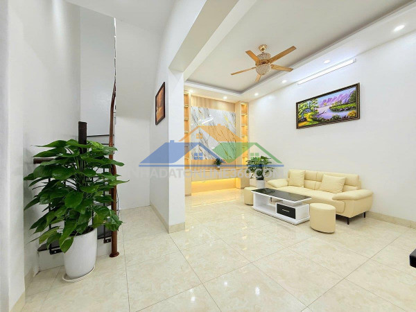 Chỉ 1 căn duy nhất 33m – không có căn thứ 2 trong tầm giá gần 7 tỷ nhà đẹp ở luôn- thoáng mát trung tâm quận hai bà trưng ,
