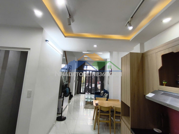 ♪ nhà kiệt 3m phạm văn nghị, 3 tầng đúc như mới, chủ xây ở cực chắc, 4 tỷ nhỉnh